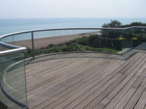 curved-balcony-1-silver-balustrade-with-the-view-of-the-beach-and-the-sea-with-blue-sky_z